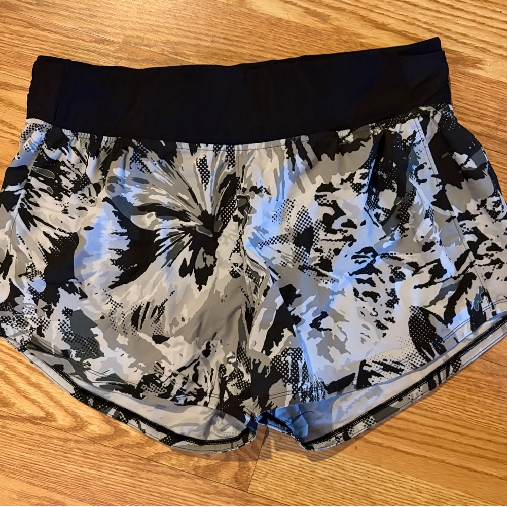 Under Armor Women's Black and Gray Athletic Shorts W/Waistband Pocket SZ Large
